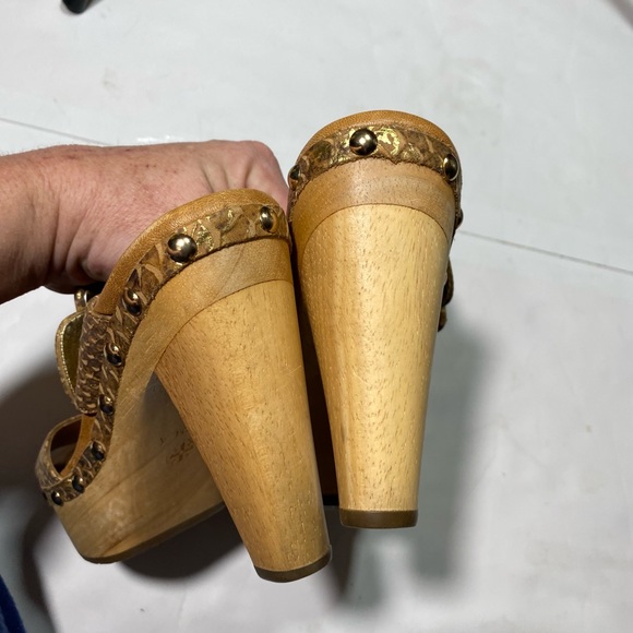 Isola Metallic Shimming  Mandra Snake Print Big Side Buckle Wood Heels Size 6.5 - Picture 12 of 15